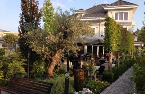 Bussolengo Bed & Breakfast | Eco-Friendly Retreat at Alla Passeggiata with Hot Tub