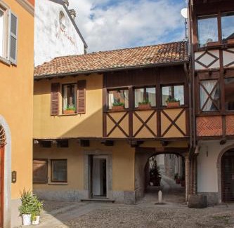 Cernobbio Apartment | Delightful Stay at Alla Piazzetta del Castello - 4 Stars