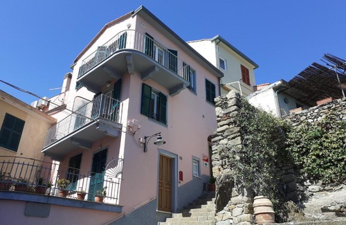 Manarola House | Discover Alla Porta Rossa: Pool, Breakfast & 9/10 Rated