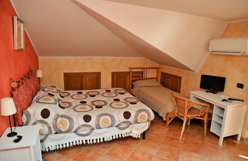 Monterotondo Bed & Breakfast | Alla Quercia: Poolside Ocean Views with Breakfast & More