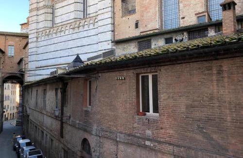 Siena Historical Center House | Discover Alla Scala 1746: Top-Rated Family-Friendly Retreat