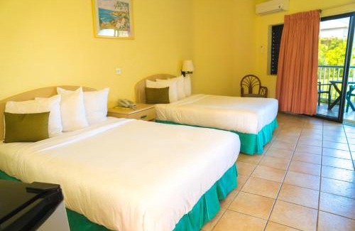 The Lime Hotel | Relaxing Allamanda Beach Resort with Pool & Breakfast