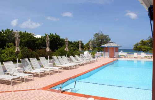 The Lime Hotel | Relaxing Allamanda Beach Resort with Pool & Breakfast