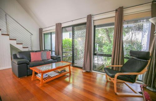 Bright House | Inviting Allambie Cottages - Villa 2: Pet Friendly Retreat