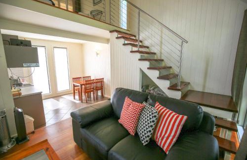 Bright House | Inviting Allambie Cottages - Villa 2: Pet Friendly Retreat