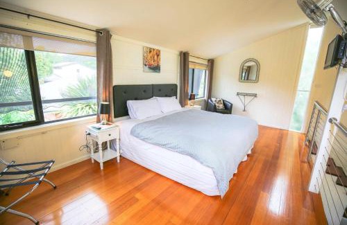 Bright House | Inviting Allambie Cottages - Villa 2: Pet Friendly Retreat