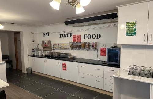 Kearneys Spring Hotel | Discover Comfort at Allan Cunningham Motel - 4-Star Retreat