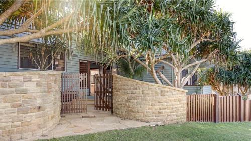 Yamba House | Allawah Cottage - Popular Family-Friendly Beach House Retreat