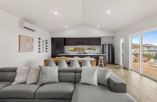 Encounter Bay House | Unwind at "Allawah" - Ocean View & Pet Friendly Retreat