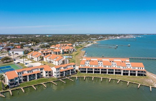 Harbor Oaks Condo | Allegro North Condos: Oceanfront Retreat with Family Amenities