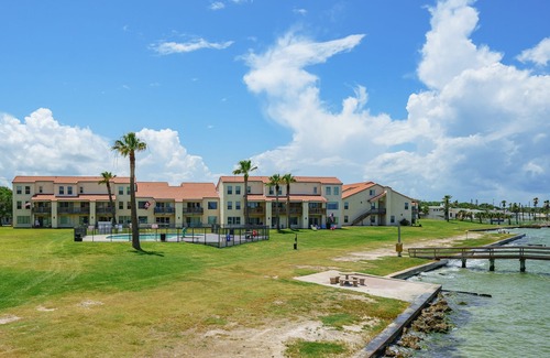 Harbor Oaks Condo | Allegro North Condos: Oceanfront Retreat with Family Amenities