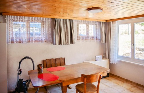 Saas-Balen Apartment | Idyllic Retreat with Pet-Friendly Amenities, Rated 10/10!