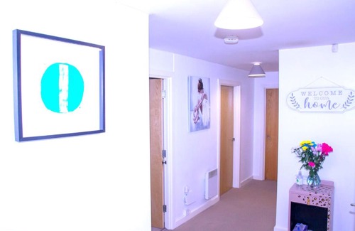 Coventry City Centre Apartment | Elegant Allen Apartment with Spa & Restaurant Amenities