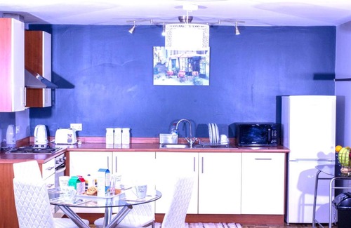 Coventry City Centre Apartment | Elegant Allen Apartment with Spa & Restaurant Amenities