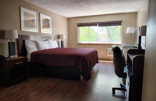 Allen Park Hotel | Comfortable Stay at Allen Park Motor Lodge with Hot Tub