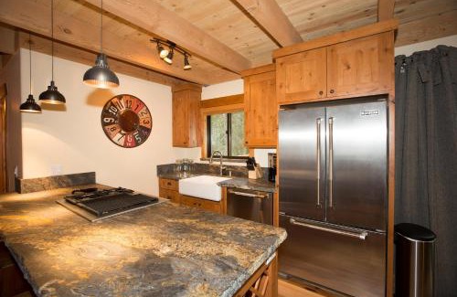 Kingswood Estates House | Cozy Cabin Retreat Near Northstar with Fireplace
