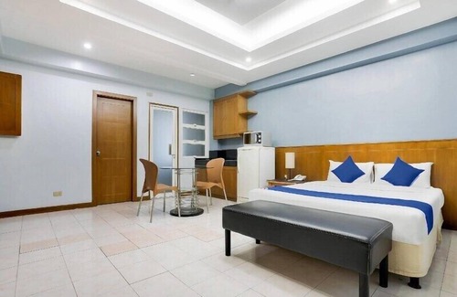 Makati Hotel | Accessible Getaway at Alley 8 Makati with Spa & Breakfast