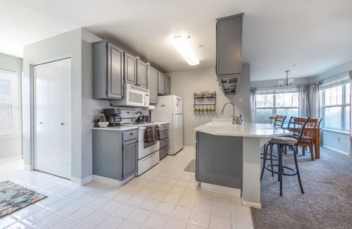 Hood River House | Direct Deck Access at Alley's 22 Condo - Rated 10/10!