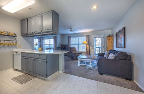 Hood River House | Direct Deck Access at Alley's 22 Condo - Rated 10/10!
