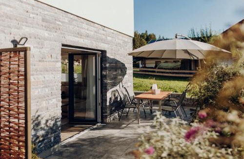 Niedersonthofen Apartment | Allgäu-FeWo-Niso: Guest Rated 10/10 with Hot Tub Access