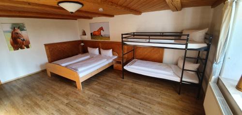 Hergatz Hotel | Allgäu Meadow Ranch: Pet-Friendly Retreat with Ocean Views