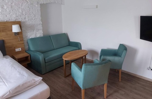 Hergatz House | Experience Allgäu Meadow Ranch with Breakfast & Family Fun