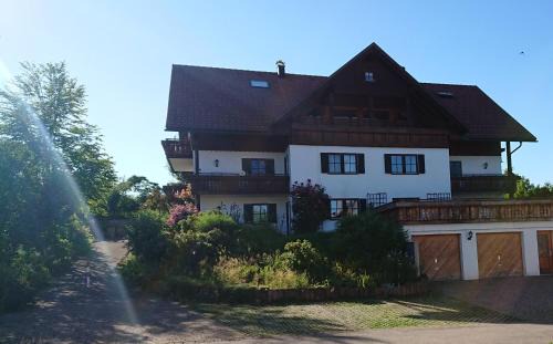 Scheffau Apartment | Tranquil Allgäu Retreat with Oceanfront Views and Child-Friendly Amenities