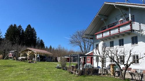 Heitlern Apartment | Cozy Bauernhof Retreat - Child-Friendly Stay with High Ratings