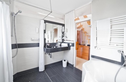 Wangen im Allgaeu Bed & Breakfast | Allgovia Hotel Garni: Guest Rated 8.7/10, Pet Friendly Stay