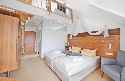 Wangen im Allgaeu Bed & Breakfast | Allgovia Hotel Garni: Guest Rated 8.7/10, Pet Friendly Stay