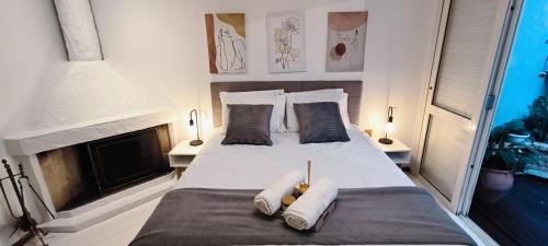 Sao Paulo House | Allianz Parque: Poolside Relaxation & Shopping Excitement
