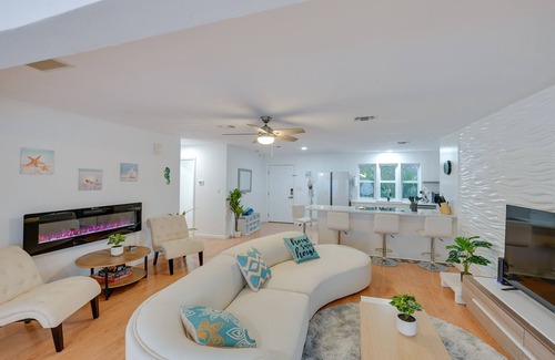 Alligator Point House | Beachfront Alligator Point Home with Hot Tub & Ocean View