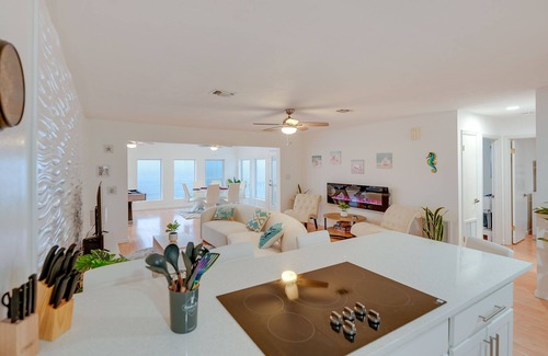 Alligator Point House | Beachfront Alligator Point Home with Hot Tub & Ocean View