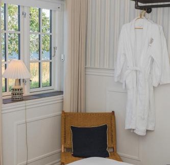 Allinge Hotel | Allinge Badehotel: Oceanfront Retreat with Top Amenities