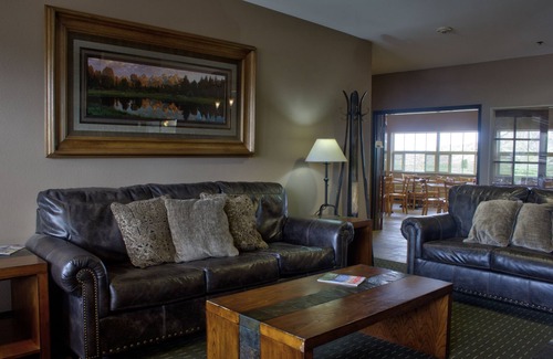 Kremmling Hotel | Discover Comfort at Allington Inn & Suites with Pool Access