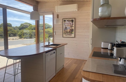 Warrenben House | Alloca Beach Shack: Modern Oceanfront Retreat with Breakfast