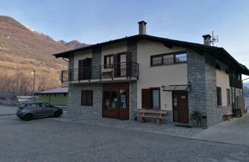 Valtellina Bed & Breakfast | Child-Friendly Retreat at Alloggio del Contadino, Rated 9.3