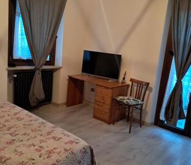 Oulx Apartment | Budget-Friendly Alloggio Grande Joséphine for Families & Pets