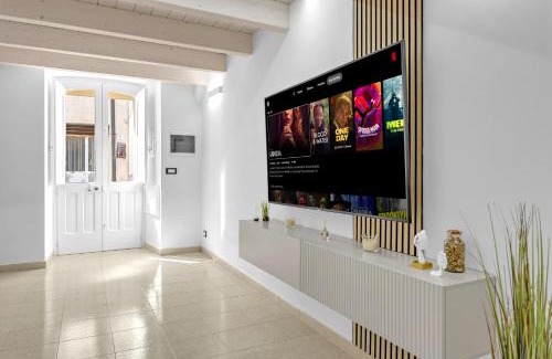 Specchia Apartment | Delightful Alloggio Specchia in the Heart of Town