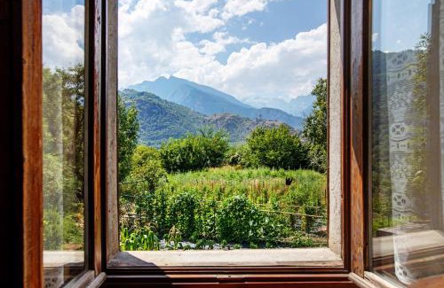 Saint-Pierre Apartment | Pet-Friendly Getaway at Alloggio La Tour for Families