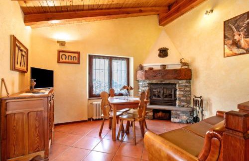 Saint-Pierre Apartment | Pet-Friendly Getaway at Alloggio La Tour for Families