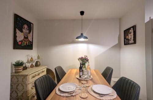 Munchen District Apartment | Stylish Allroom: Vintage-Chic with Family-Friendly Touch