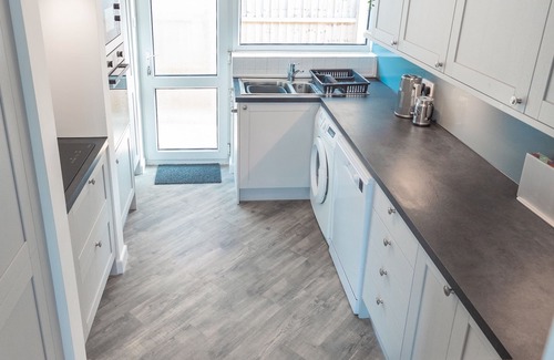 Mudeford Cottage | Pet-Friendly Allseasons Hotel in Central Mudeford, Rated 9.8
