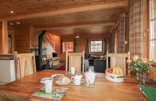 Balnain Cottage | Pet-Friendly Allt Lodge with Open Fire in Drumnadrochit