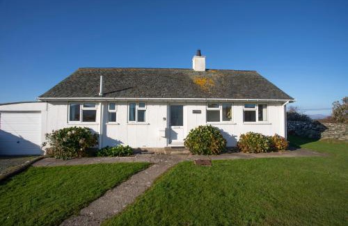Llandanwg House | Pet-Friendly Allt y Mor: A 4-Star Guest Favorite