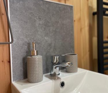 Portree Ski Chalet | Guest Rated: 9.4 at Allt Yelkie Pod Aon, Earlish