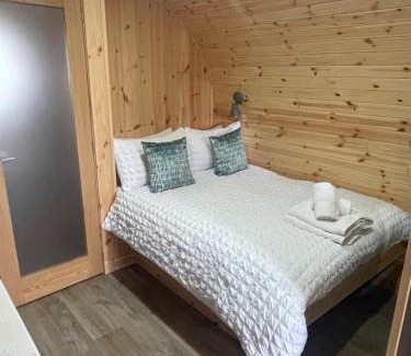 Portree Ski Chalet | Guest Rated: 9.4 at Allt Yelkie Pod Aon, Earlish