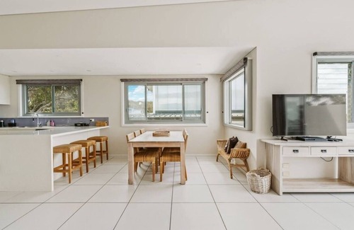 Hyams Beach House | Beachfront Bliss at Allure - Pet Friendly & Ocean Views