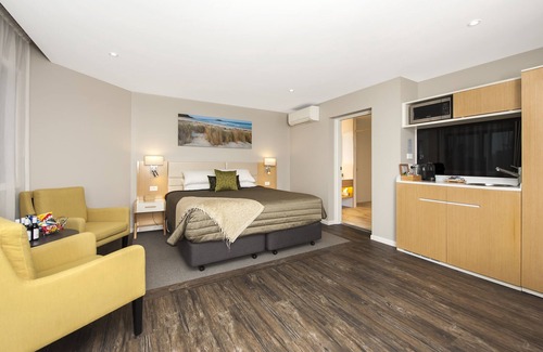 Mollymook Hotel | Oceanfront Allure on Ocean Motel - Guest Rated 9.8/10