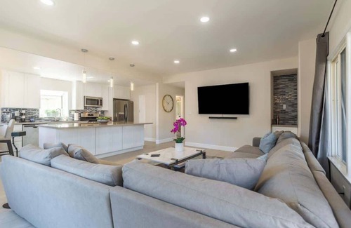 Hillcrest House | Unforgettable Hillcrest Allure Retreat: Pet-Friendly Paradise
